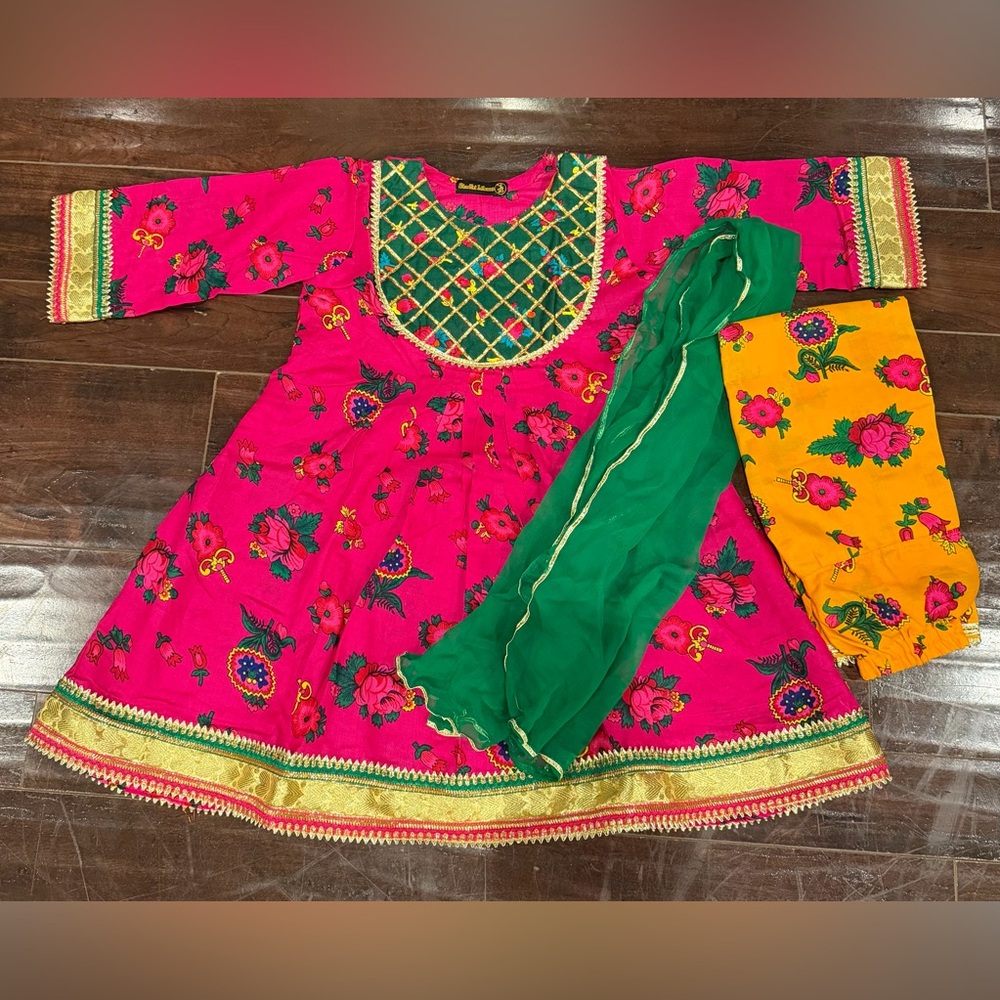 Indian/Pakistani Kids/Girls Traditional Outfit